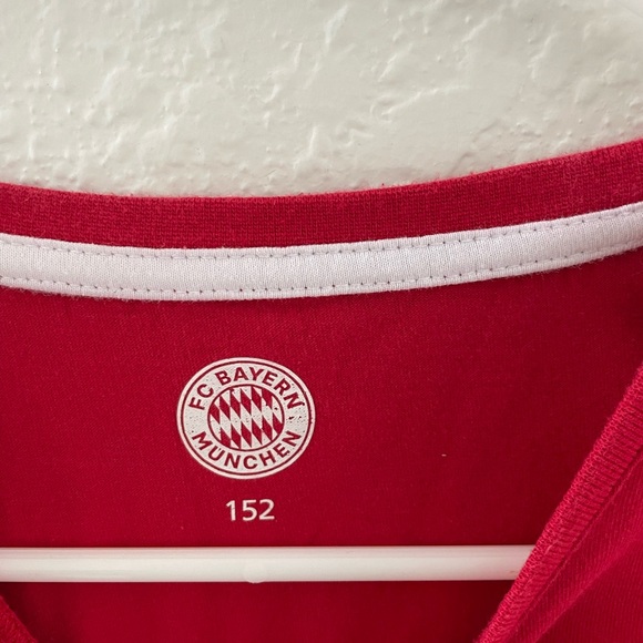 FC BAYERN MUNCHEN T-shirt for kids 152 cm
Very good condition
100% cotton - Picture 4 of 6